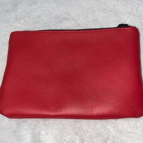 Red Ipsy Glam Bag with Mask the February edition - Picture 2 of 7